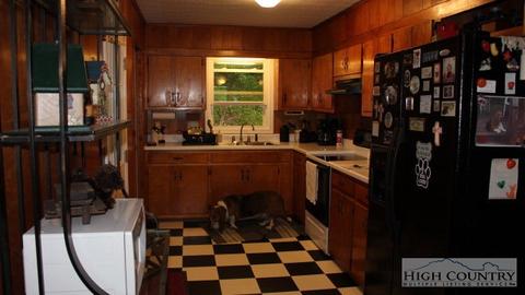 193 Jakes Mountain Rd, Deep Gap, NC 28618 photo 3