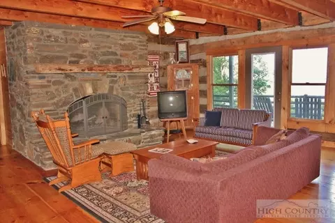 160 Summit Dr, Todd, NC 28684 photo 3