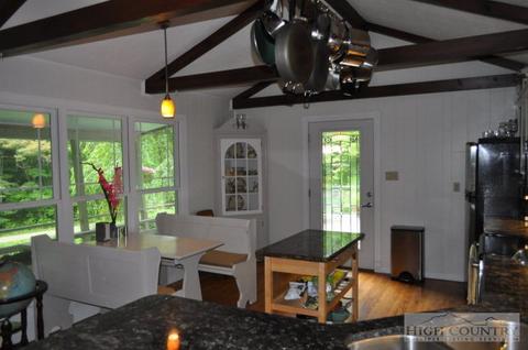 334 Walnut Ln, Vilas, NC 28692 photo 10