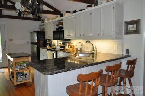334 Walnut Ln, Vilas, NC 28692 photo 8