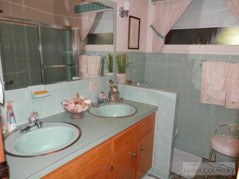 237 Valley Dr, Jefferson, NC 28640 photo 18