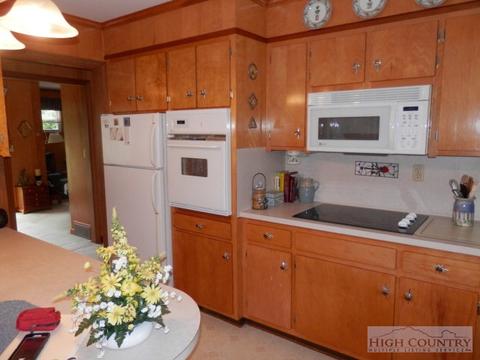 237 Valley Dr, Jefferson, NC 28640 photo 10