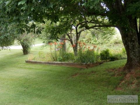 237 Valley Dr, Jefferson, NC 28640 photo 4