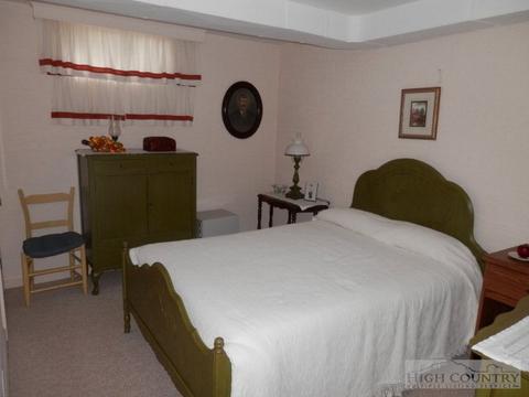 237 Valley Dr, Jefferson, NC 28640 photo 27