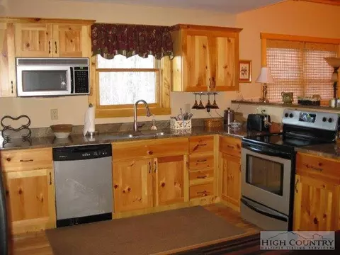 113 Black Birch, Beech Mountain, NC 28604 photo 6