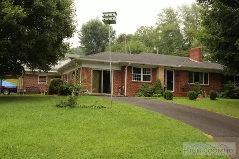 105 Valley Dr, Jefferson, NC 28640 photo 1