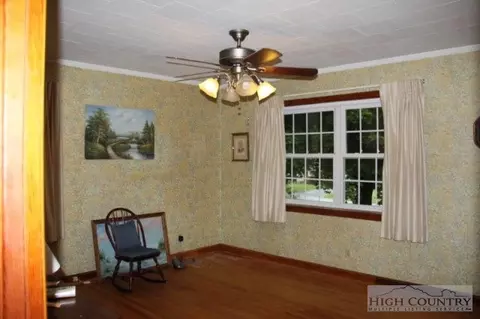 105 Valley Dr, Jefferson, NC 28640 photo 6