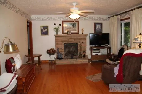 105 Valley Dr, Jefferson, NC 28640 photo 5