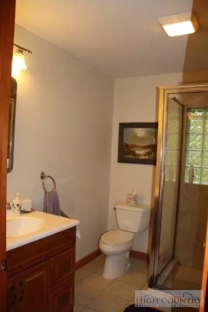 105 Valley Dr, Jefferson, NC 28640 photo 8