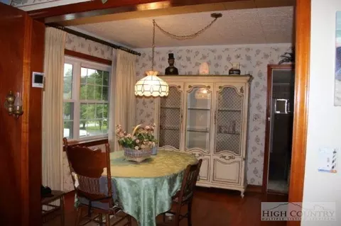 105 Valley Dr, Jefferson, NC 28640 photo 4