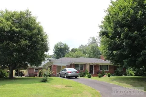 105 Valley Dr, Jefferson, NC 28640 photo 3