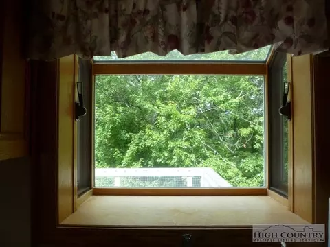 130 Teaberry Dr, Boone, NC 28607 photo 4
