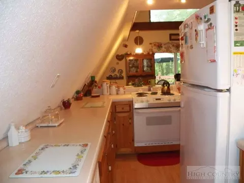 482 Four Coves Trl, Crumpler, NC 28617 photo 4