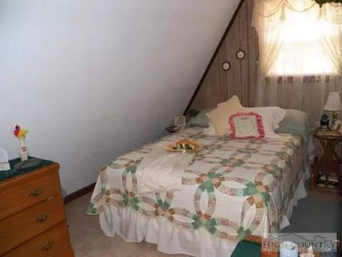 482 Four Coves Trl, Crumpler, NC 28617 photo 10