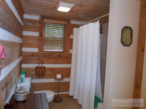 205 Hawks Lake Dr, Seven Devils, NC 28604 photo 21