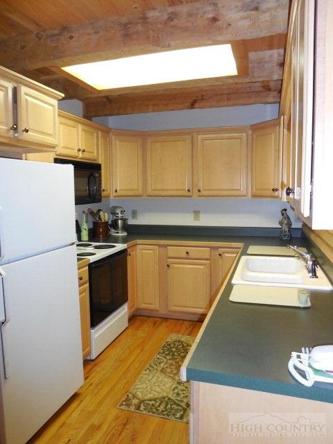 205 Hawks Lake Dr, Seven Devils, NC 28604 photo 4