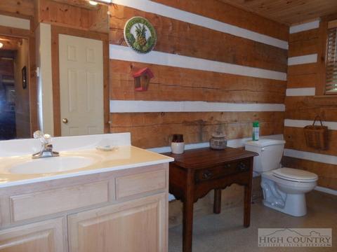 205 Hawks Lake Dr, Seven Devils, NC 28604 photo 7
