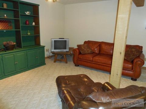 205 Hawks Lake Dr, Seven Devils, NC 28604 photo 9