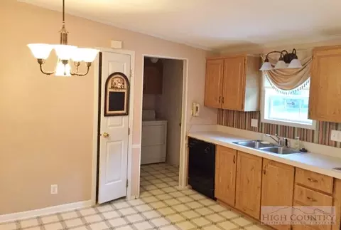208 Maple St, Jefferson, NC 28640 photo 9