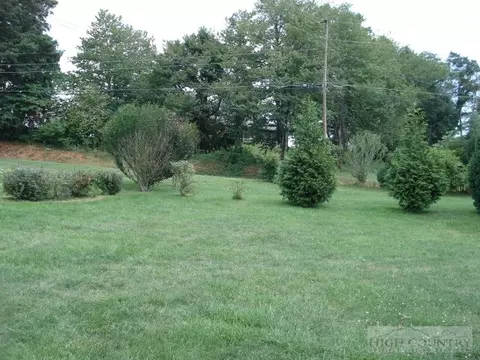 208 Maple St, Jefferson, NC 28640 photo 3