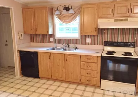 208 Maple St, Jefferson, NC 28640 photo 7
