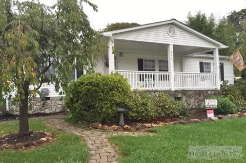 208 Maple St, Jefferson, NC 28640 photo 2