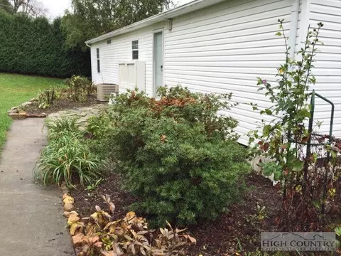 208 Maple St, Jefferson, NC 28640 photo 11