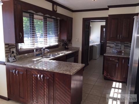 1422 White Eagle Ranch Rd, Hickory, NC 28602 photo 2
