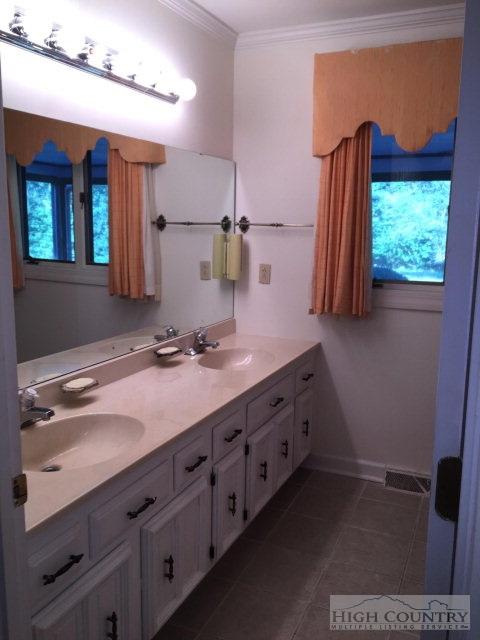 1422 White Eagle Ranch Rd, Hickory, NC 28602 photo 17