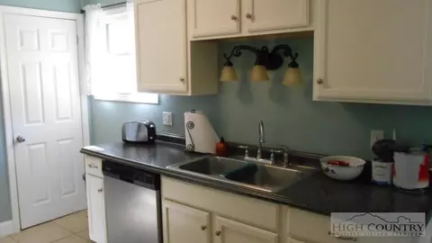 176 Villa Dr, Vilas, NC 28692 photo 10