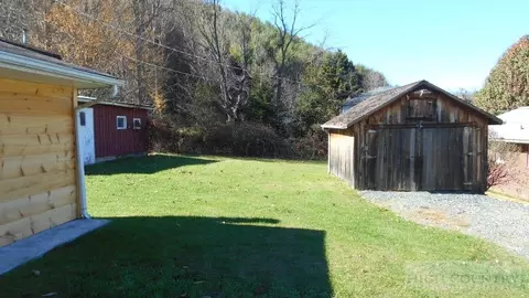 176 Villa Dr, Vilas, NC 28692 photo 8