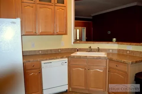 106 Oak Rd, Beech Mountain, NC 28604 photo 4