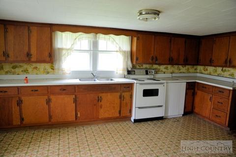 1305 Deep Ford Rd, Lansing, NC 28643 photo 6