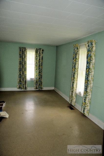 1305 Deep Ford Rd, Lansing, NC 28643 photo 3