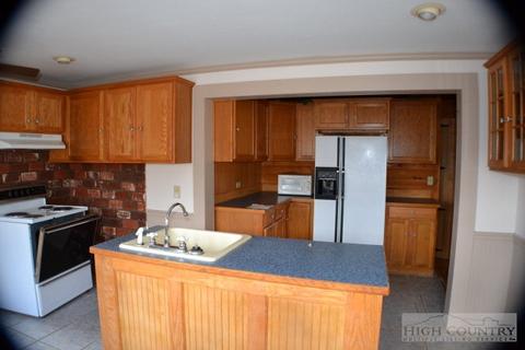 825 Bear Run Rd, Lansing, NC 28643 photo 17
