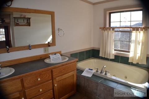 825 Bear Run Rd, Lansing, NC 28643 photo 19