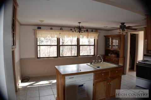825 Bear Run Rd, Lansing, NC 28643 photo 15