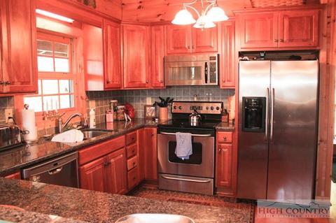 145 Shepherds Run, Purlear, NC 28665 photo 3