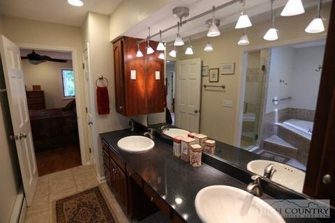 843 Forestridge Dr, Boone, NC 28607 photo 9