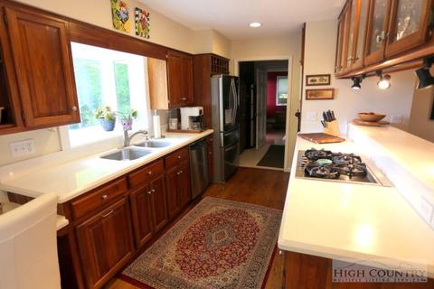 843 Forestridge Dr, Boone, NC 28607 photo 6
