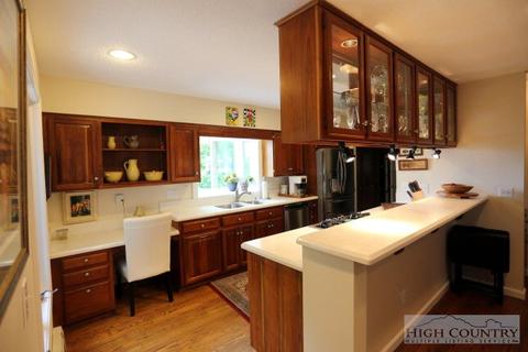 843 Forestridge Dr, Boone, NC 28607 photo 5