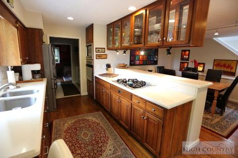 843 Forestridge Dr, Boone, NC 28607 photo 7