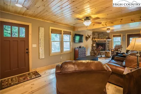 7620 Globe Rd, Lenoir, NC 28645 photo 3