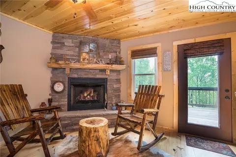 7620 Globe Rd, Lenoir, NC 28645 photo 4