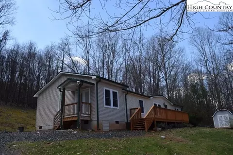 232 Poplar Ln, Lansing, NC 28643 photo 3