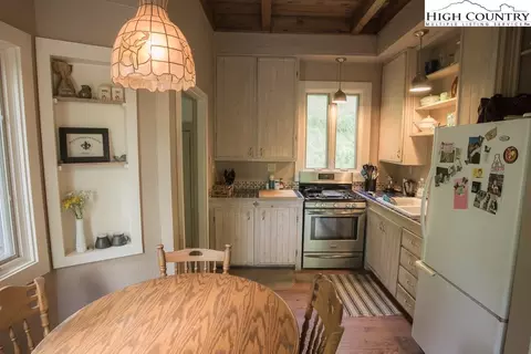 561 W Peak Rd, Creston, NC 28615 photo 5