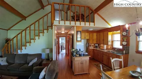 492 Knob Hill Dr, Todd, NC 28684 photo 3