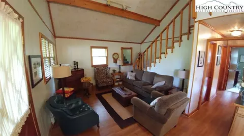 492 Knob Hill Dr, Todd, NC 28684 photo 4