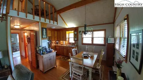 492 Knob Hill Dr, Todd, NC 28684 photo 2