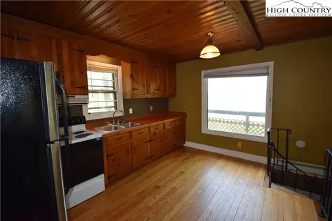 208 Moonfish Ln, Boone, NC 28607 photo 3